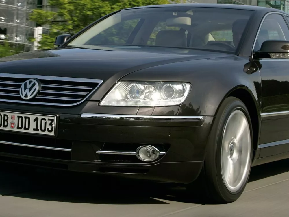Автомобиль Volkswagen Phaeton I Седан
