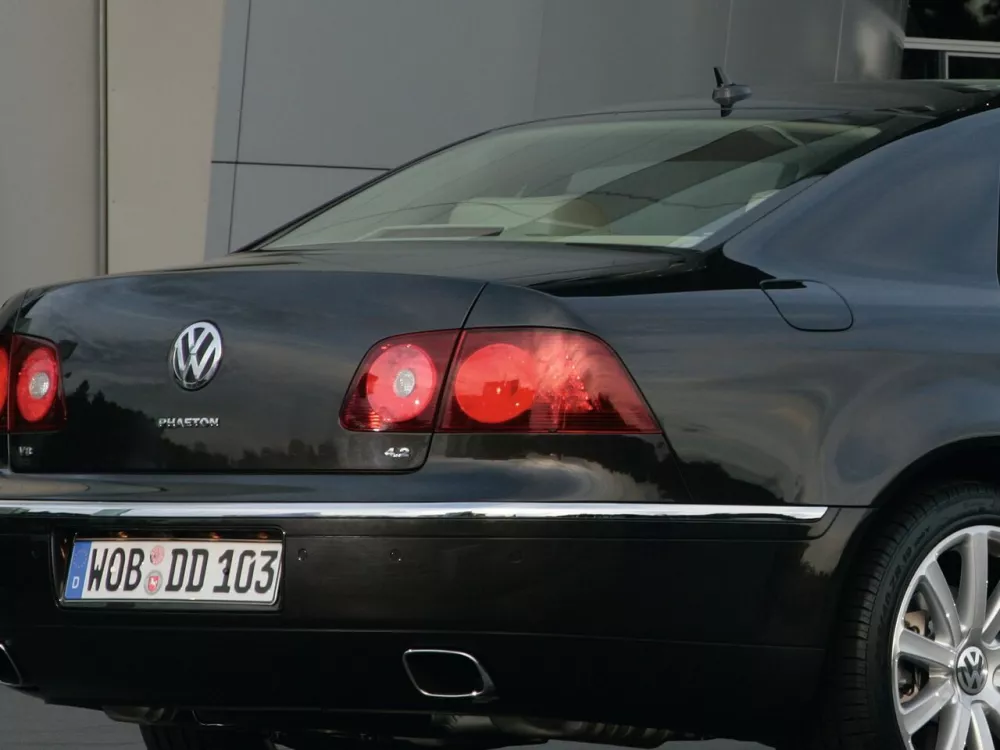 Автомобиль Volkswagen Phaeton I Седан