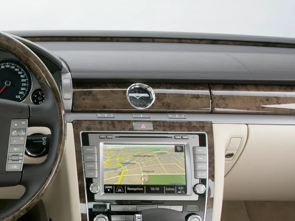 Автомобиль Volkswagen Phaeton I Седан