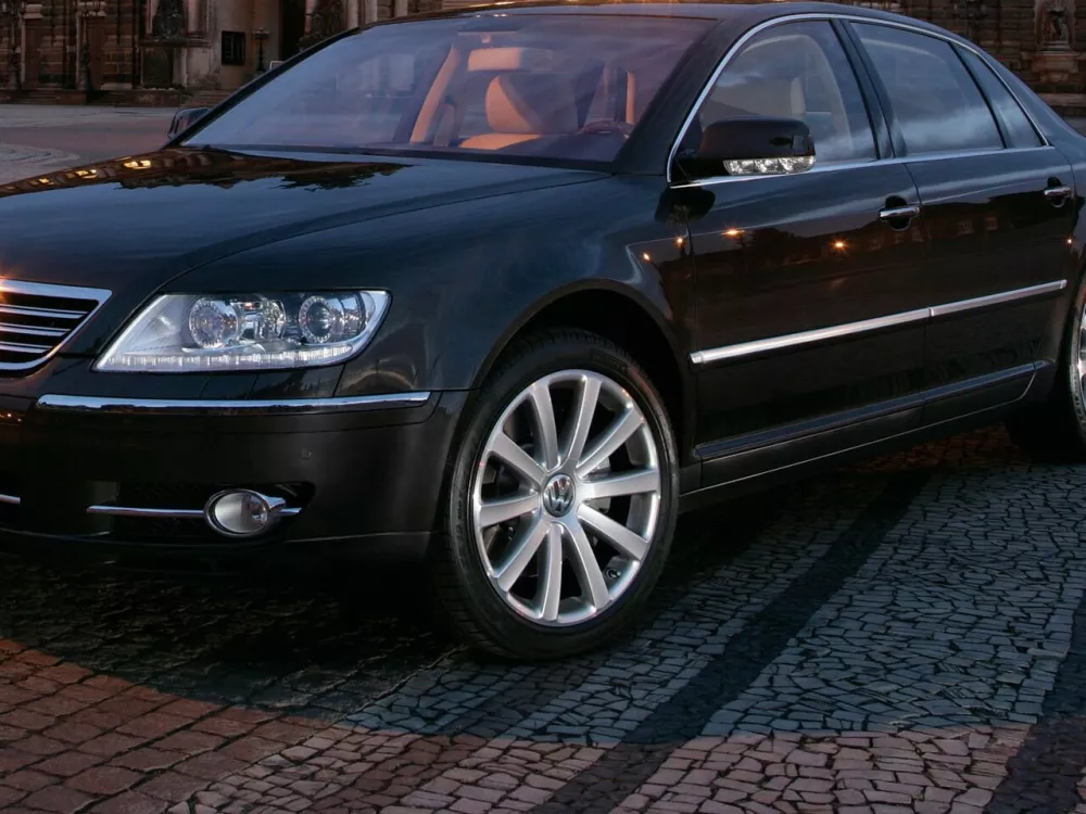 Автомобиль Volkswagen Phaeton I Седан