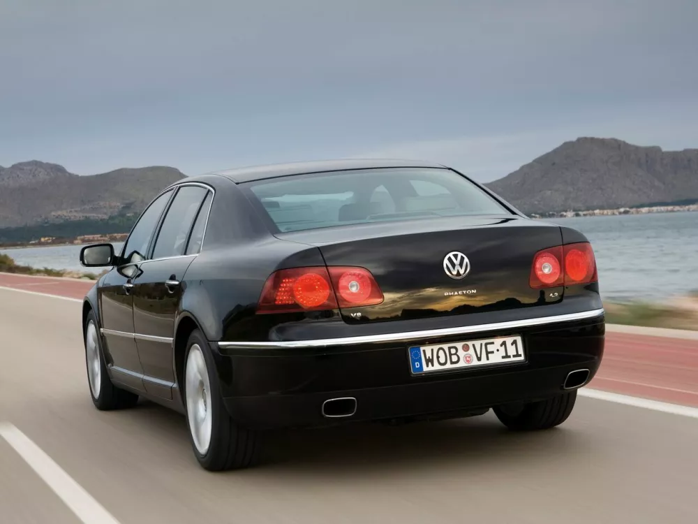 Автомобиль Volkswagen Phaeton I Седан Long
