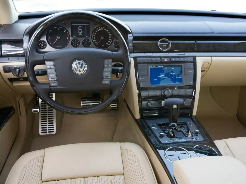 Автомобиль Volkswagen Phaeton I Седан Long