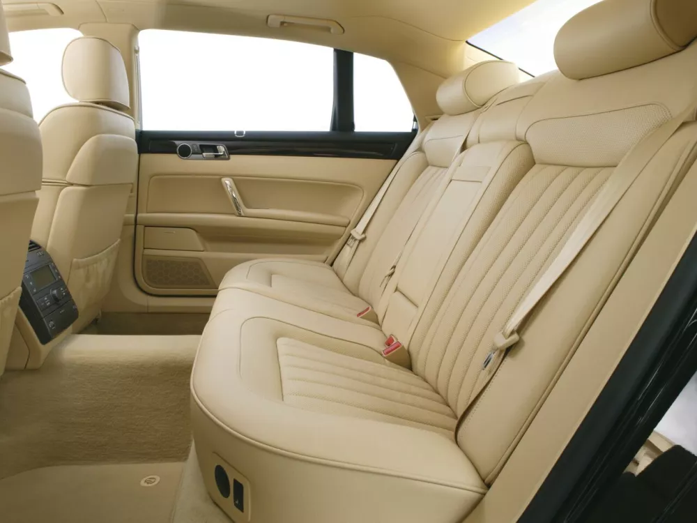 Автомобиль Volkswagen Phaeton I Седан Long