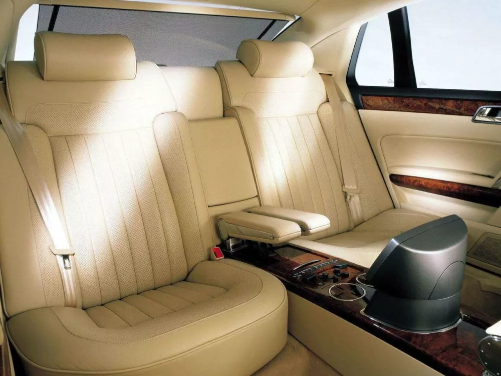 Автомобиль Volkswagen Phaeton I Седан Long