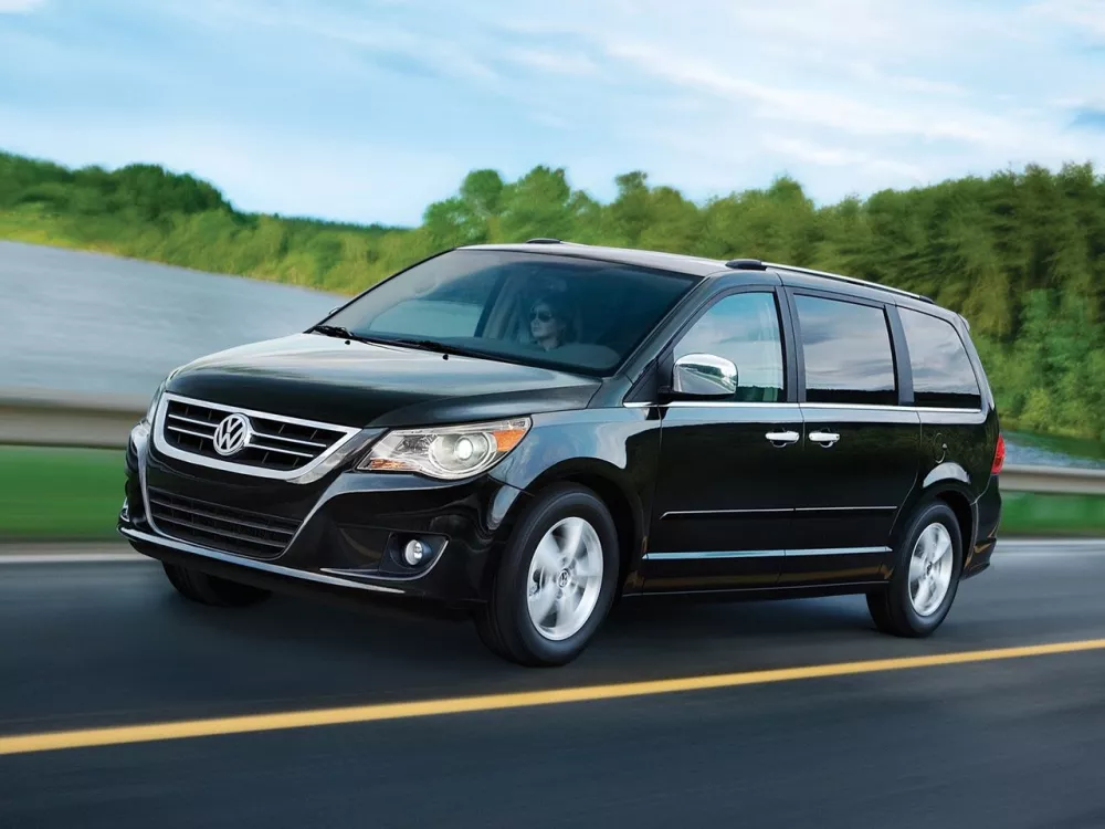 Автомобиль Volkswagen Routan Минивэн