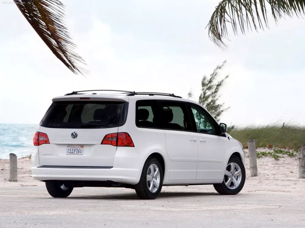 Автомобиль Volkswagen Routan Минивэн