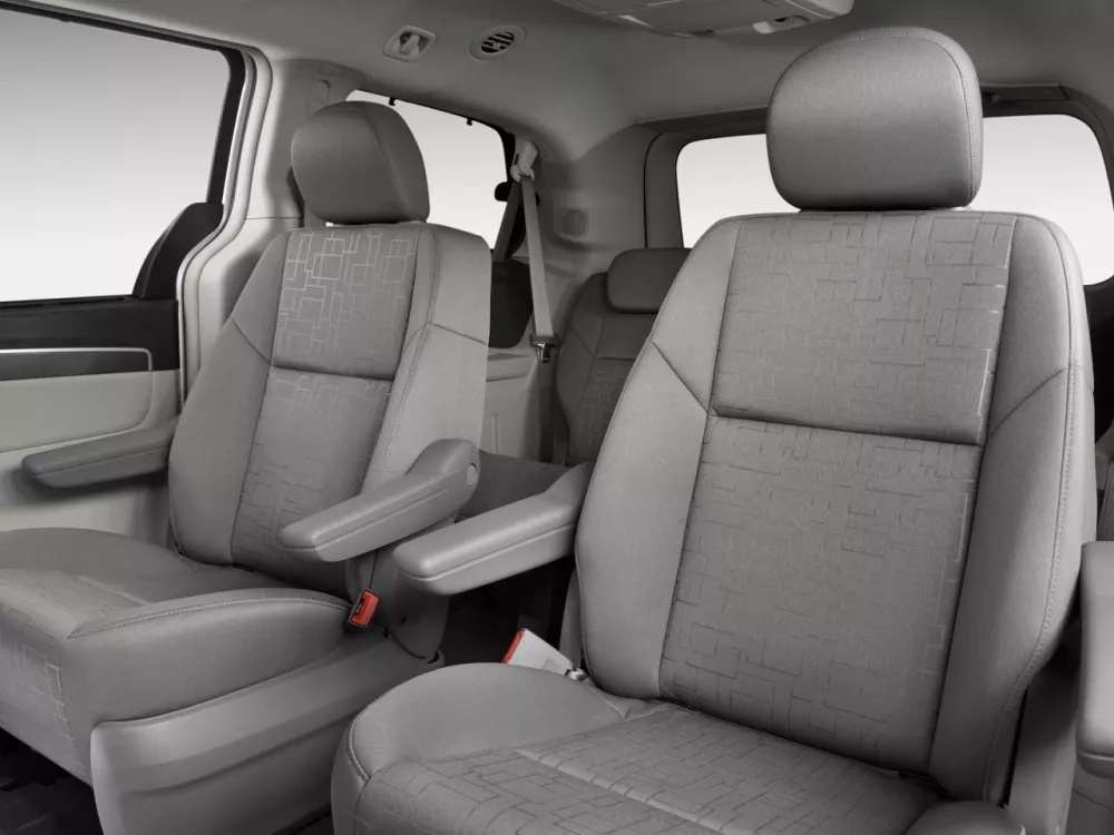 Автомобиль Volkswagen Routan Минивэн