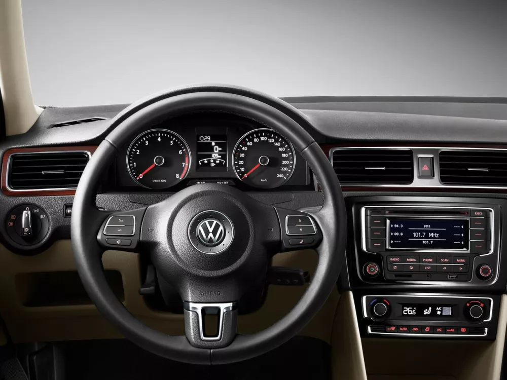 Автомобиль Volkswagen Santana III Седан