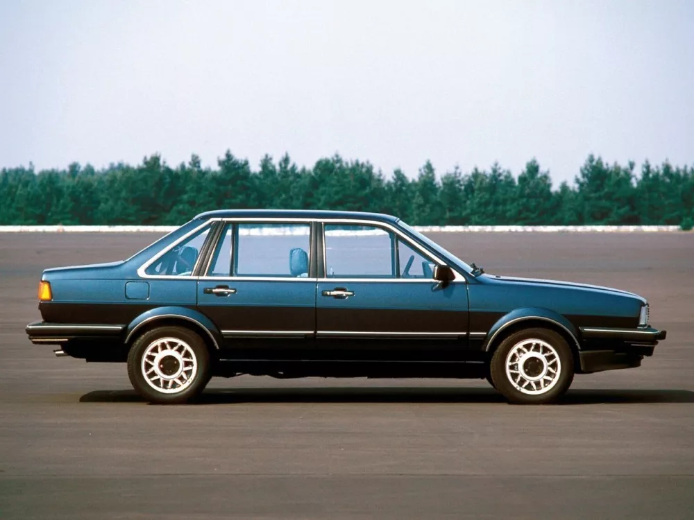 Автомобиль Volkswagen Santana I Седан