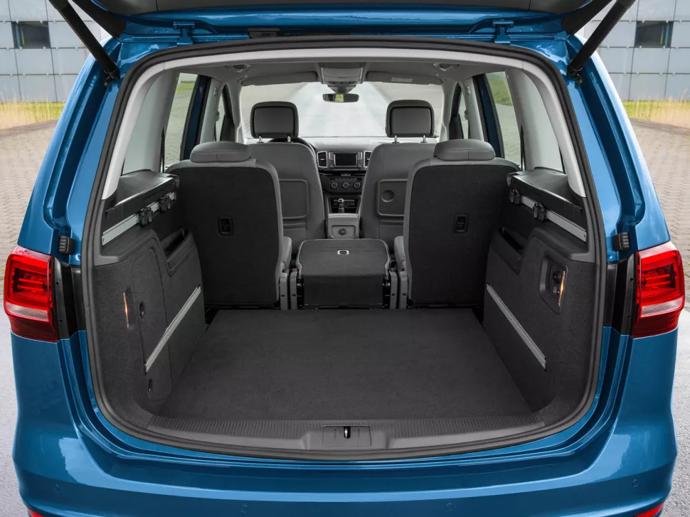 Автомобиль Volkswagen Sharan II Рестайлинг Минивэн