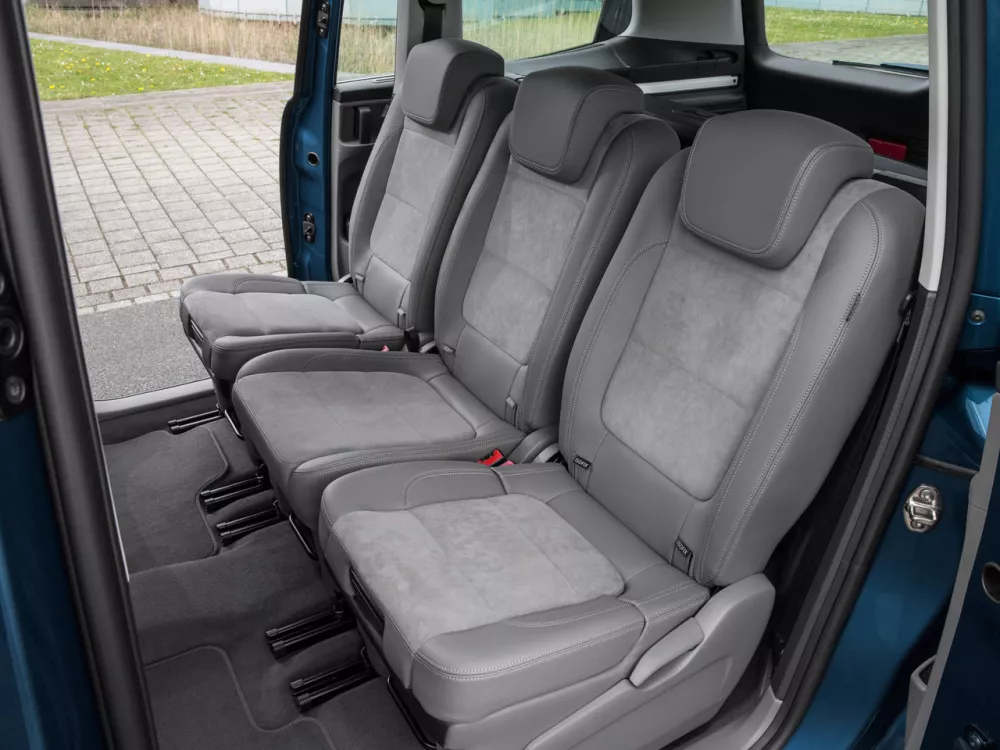 Автомобиль Volkswagen Sharan II Рестайлинг Минивэн