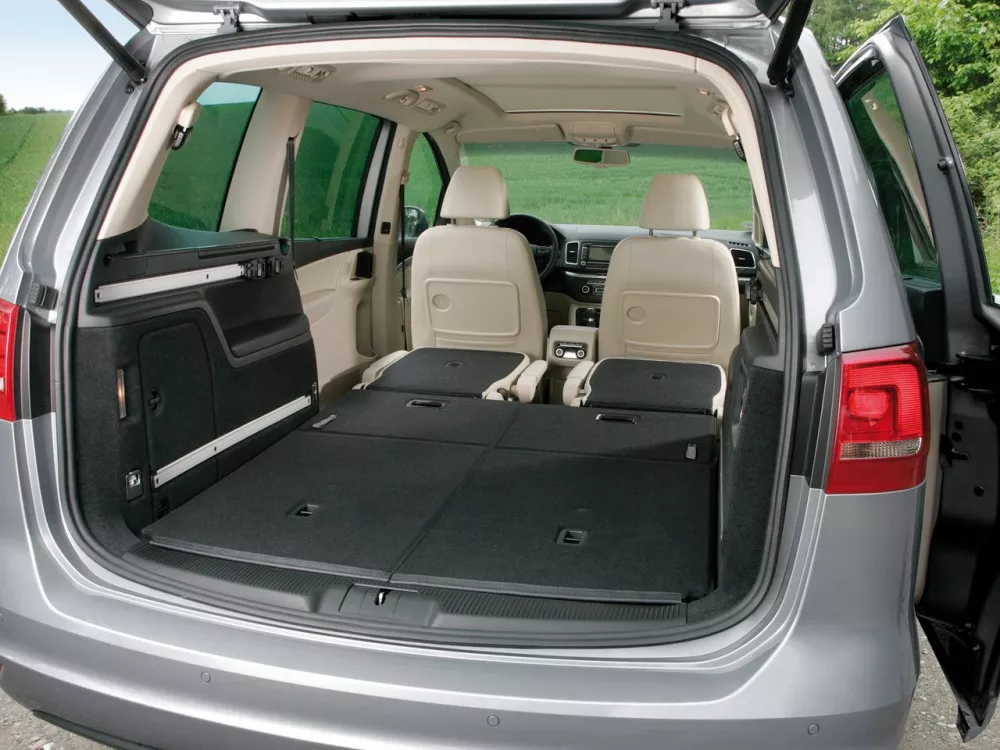 Автомобиль Volkswagen Sharan II Минивэн