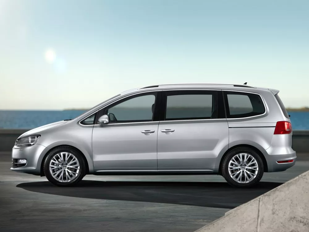Автомобиль Volkswagen Sharan II Минивэн