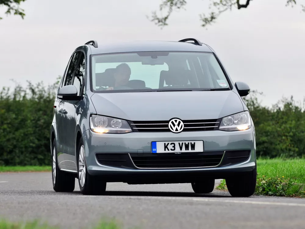 Автомобиль Volkswagen Sharan II Минивэн