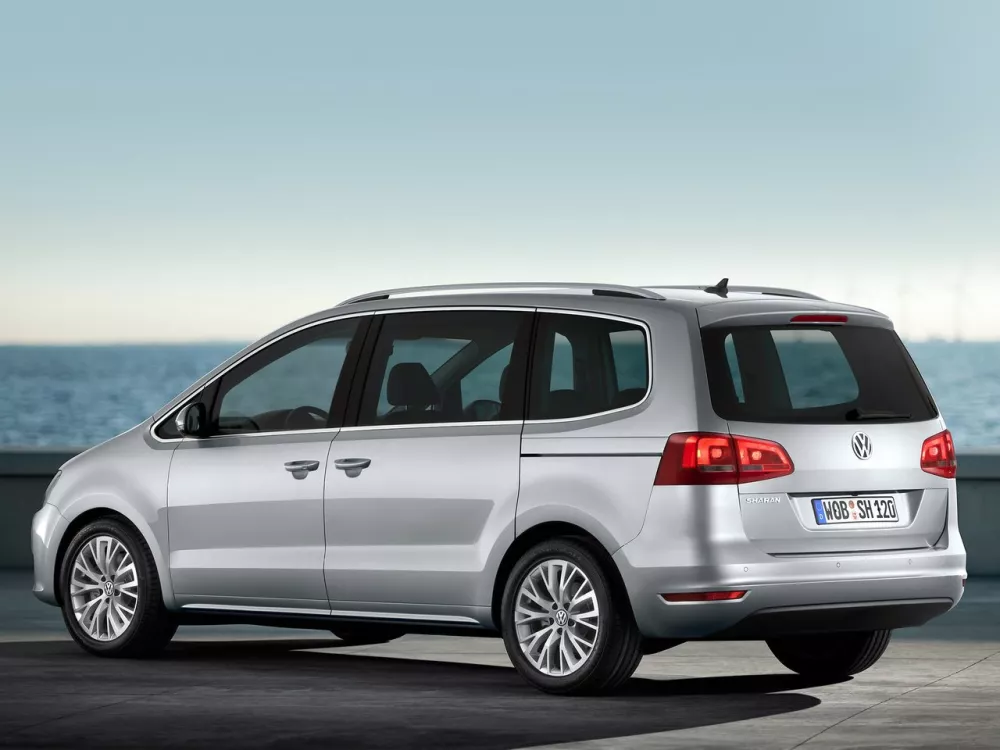 Автомобиль Volkswagen Sharan II Минивэн