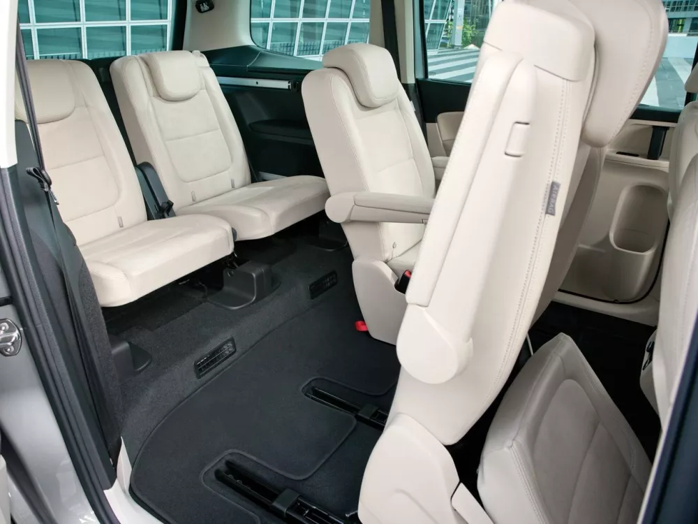 Автомобиль Volkswagen Sharan II Минивэн
