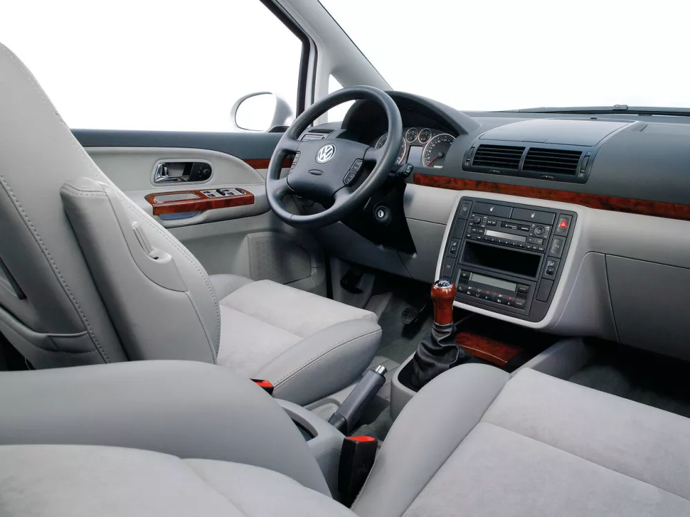 Автомобиль Volkswagen Sharan I Рестайлинг 2 Минивэн