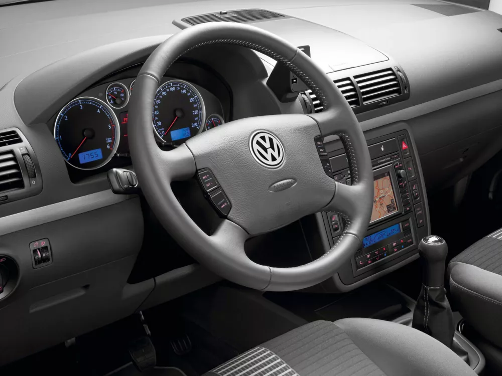 Автомобиль Volkswagen Sharan I Рестайлинг 2 Минивэн