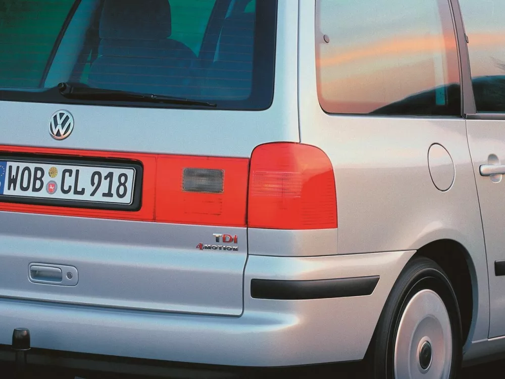 Автомобиль Volkswagen Sharan I Рестайлинг Минивэн