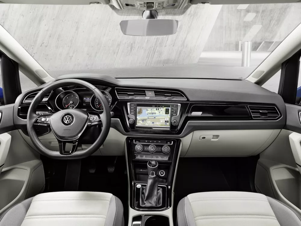 Автомобиль Volkswagen Touran II Компактвэн