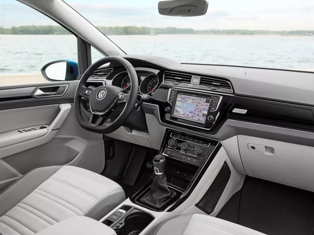 Автомобиль Volkswagen Touran II Компактвэн