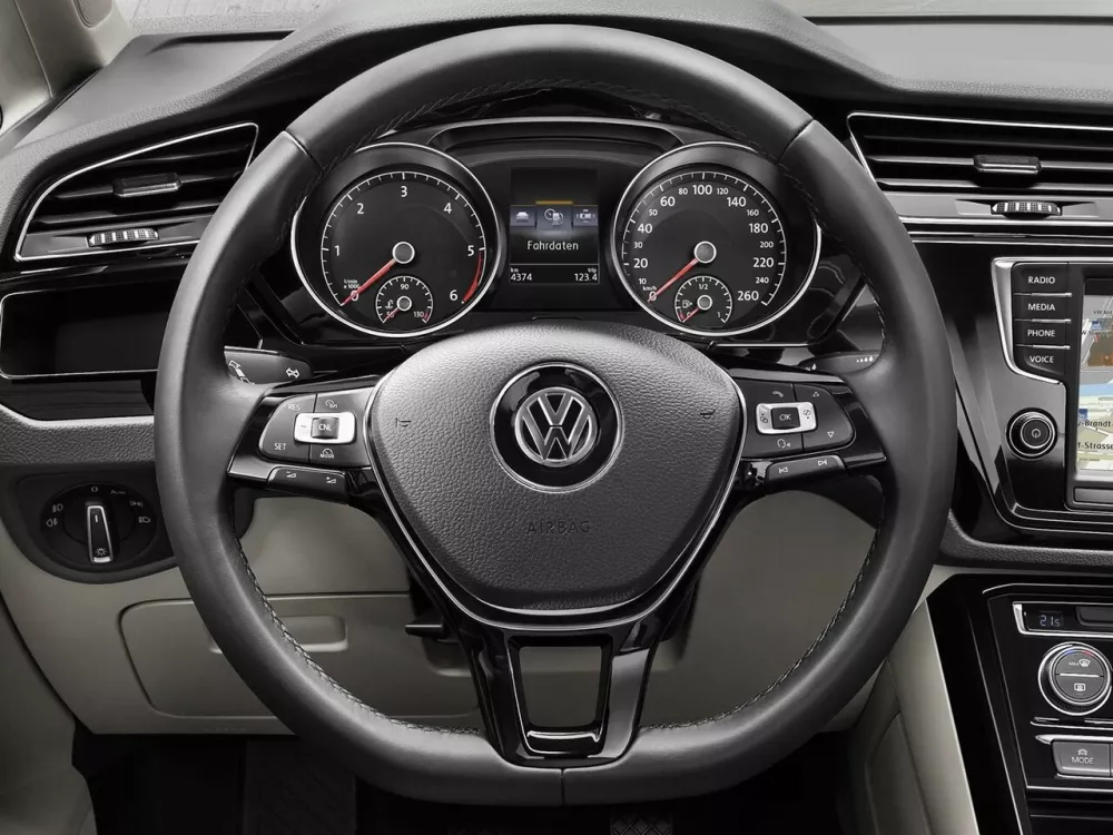 Автомобиль Volkswagen Touran II Компактвэн