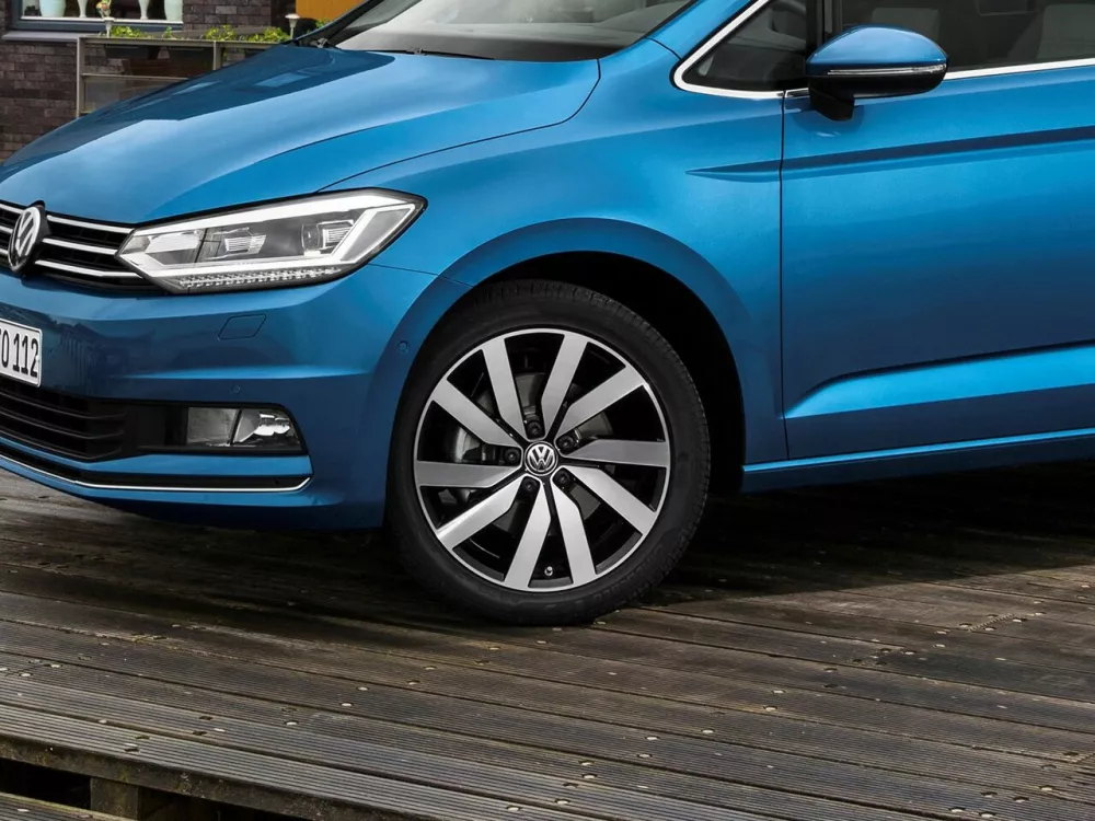 Автомобиль Volkswagen Touran II Компактвэн