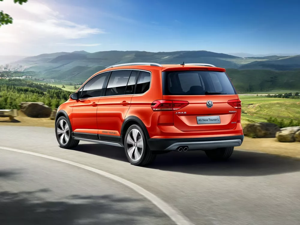 Автомобиль Volkswagen Touran II Компактвэн Cross L