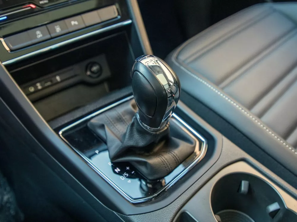 Автомобиль Volkswagen Touran II Компактвэн Cross L