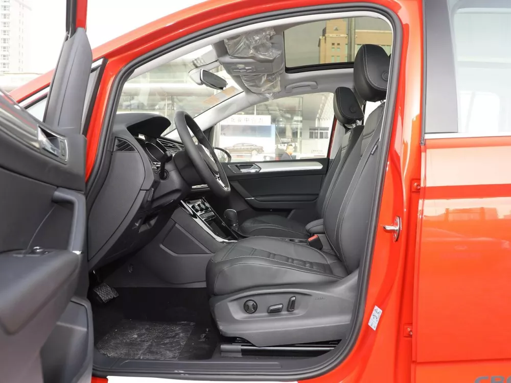 Автомобиль Volkswagen Touran II Компактвэн Cross L