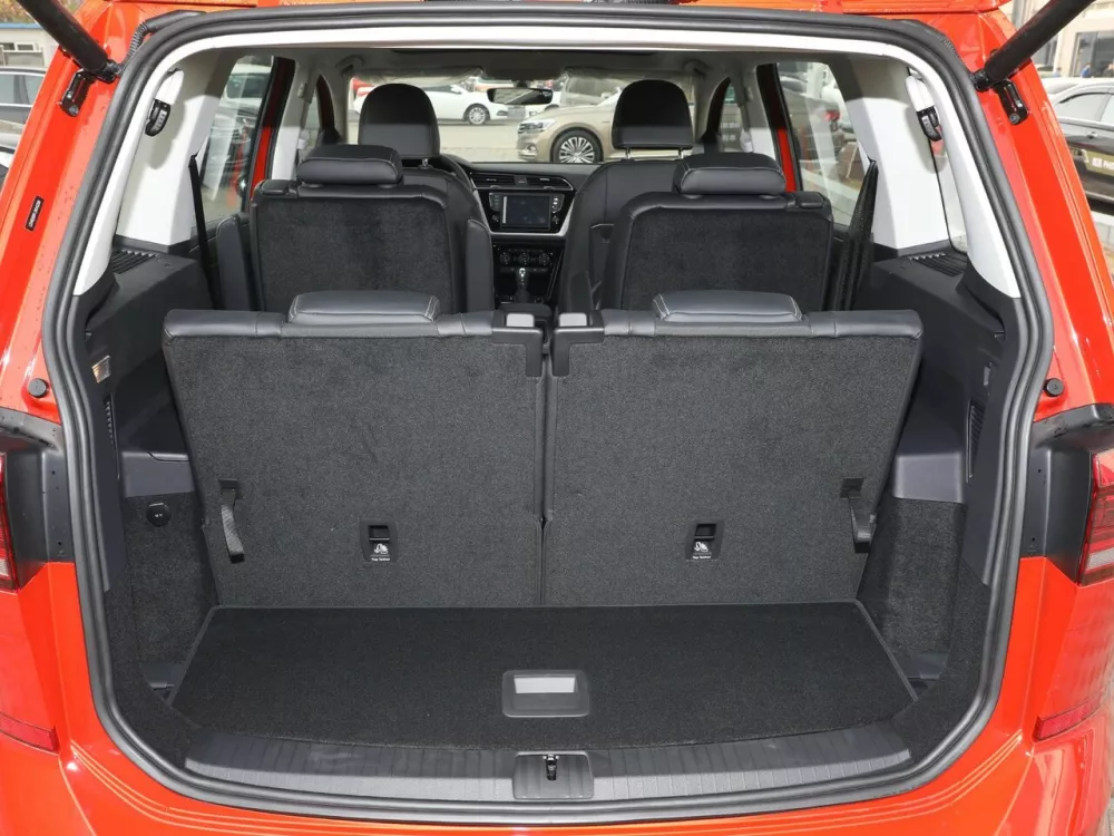 Автомобиль Volkswagen Touran II Компактвэн Cross L