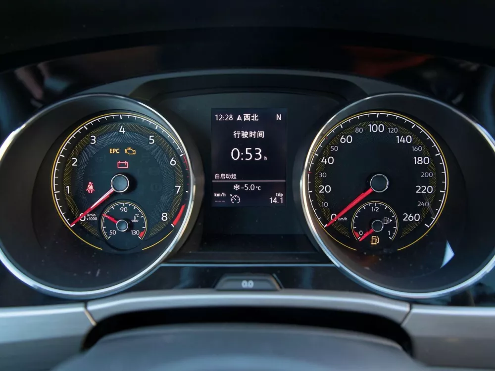Автомобиль Volkswagen Touran II Компактвэн Cross L