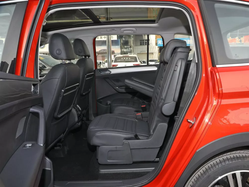 Автомобиль Volkswagen Touran II Компактвэн Cross L