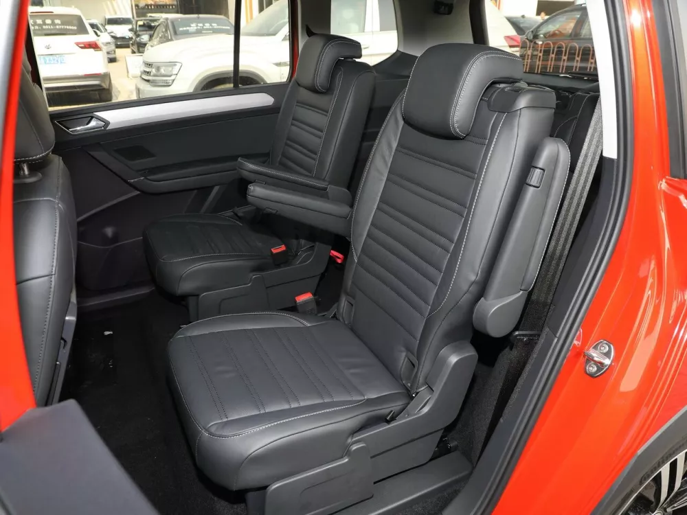 Автомобиль Volkswagen Touran II Компактвэн Cross L