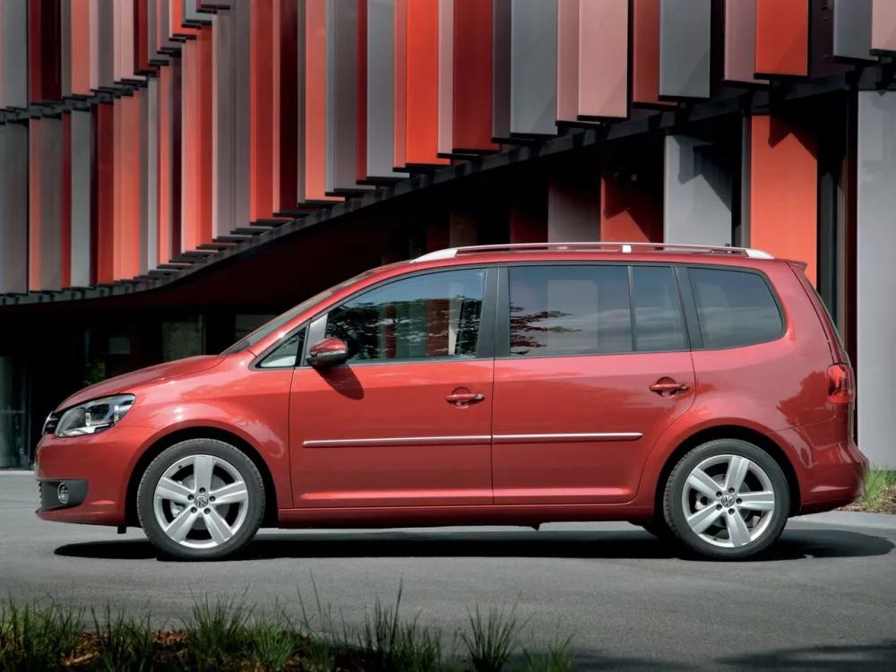 Автомобиль Volkswagen Touran I Рестайлинг 2 Компактвэн