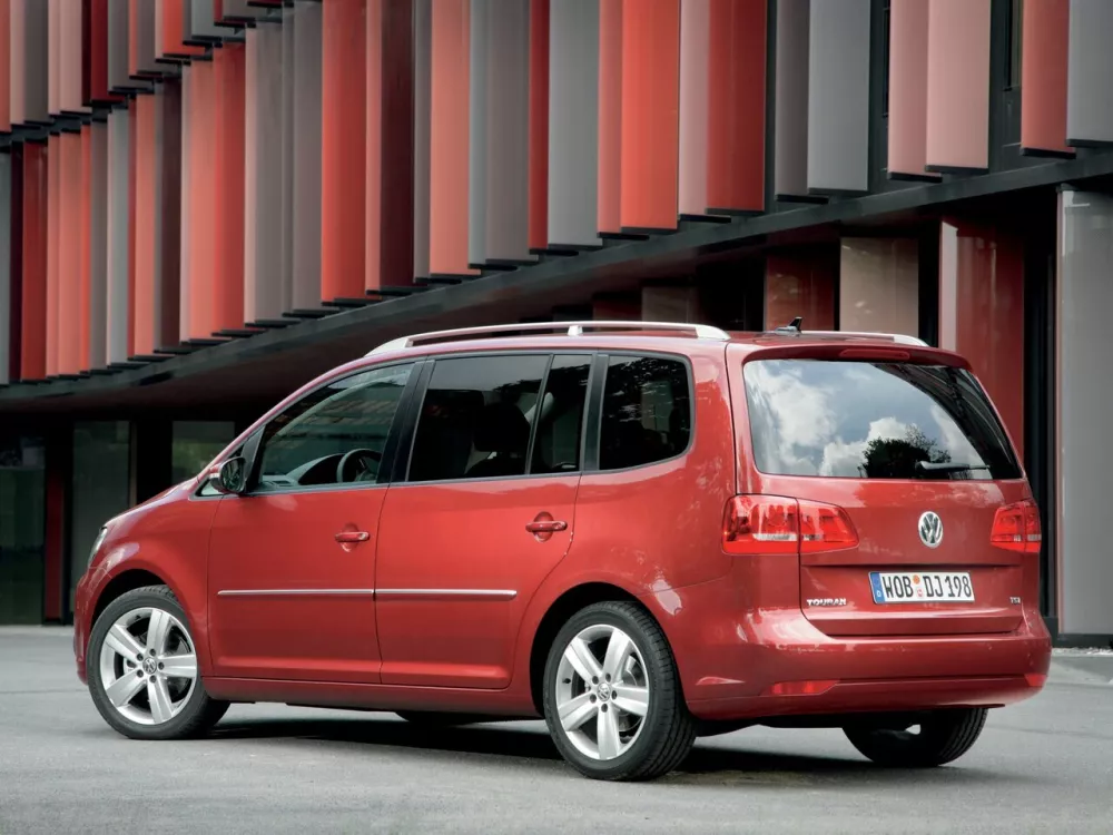 Автомобиль Volkswagen Touran I Рестайлинг 2 Компактвэн