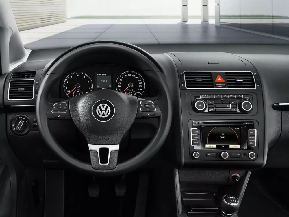 Автомобиль Volkswagen Touran I Рестайлинг 2 Компактвэн