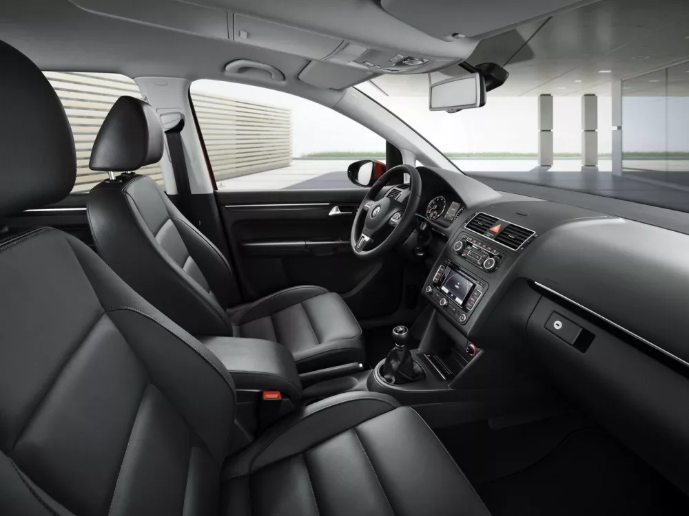 Автомобиль Volkswagen Touran I Рестайлинг 2 Компактвэн