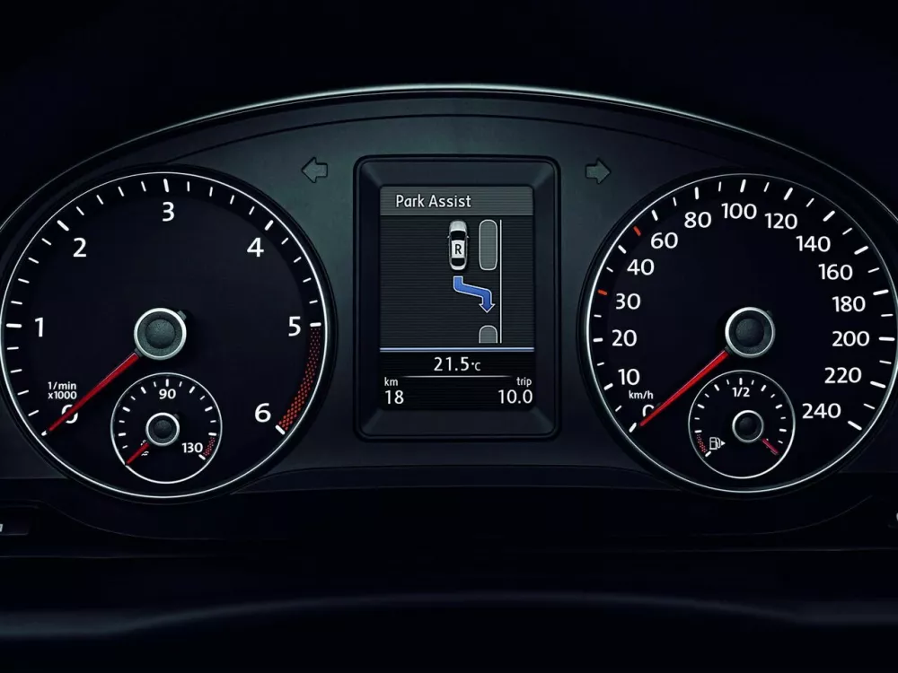 Автомобиль Volkswagen Touran I Рестайлинг 2 Компактвэн