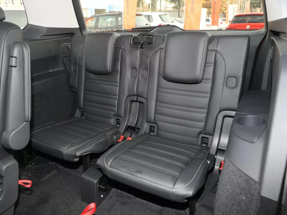 Автомобиль Volkswagen Touran II Компактвэн Cross L