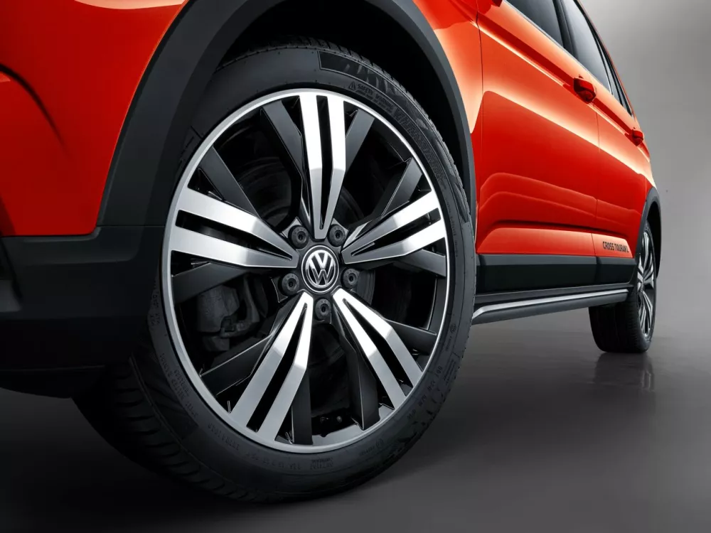 Автомобиль Volkswagen Touran II Компактвэн Cross L