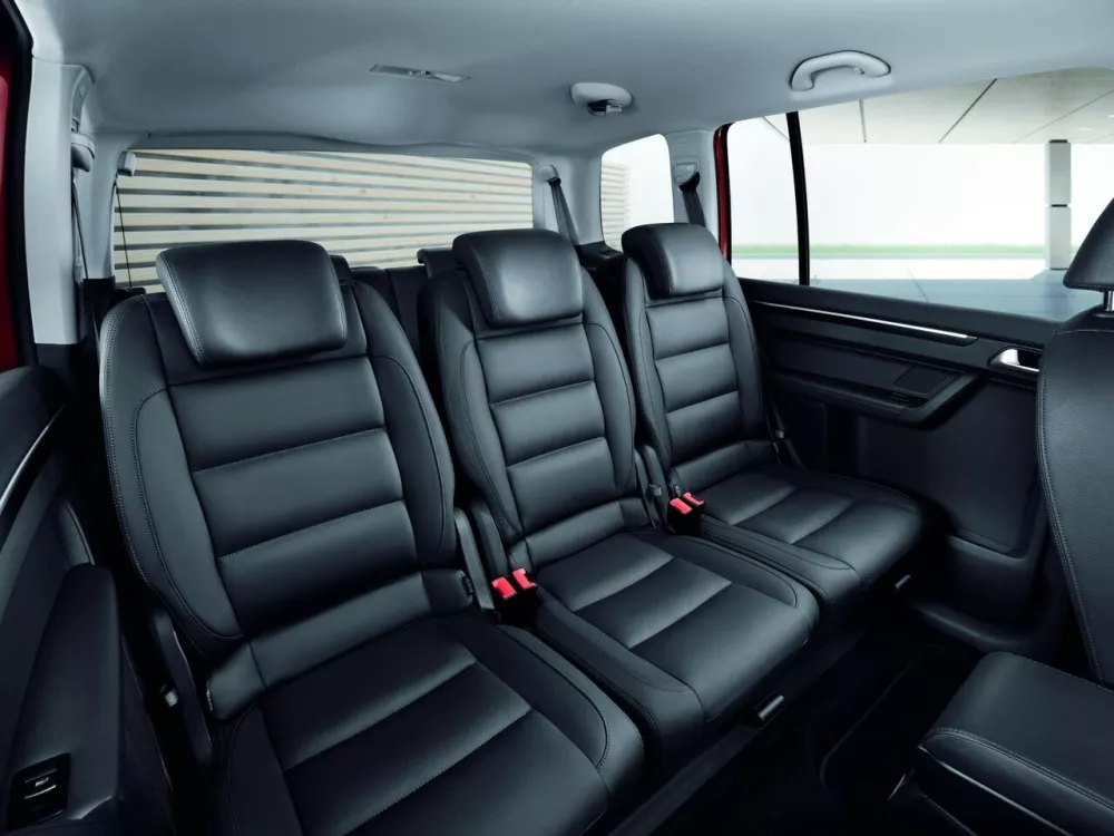 Автомобиль Volkswagen Touran I Рестайлинг 2 Компактвэн