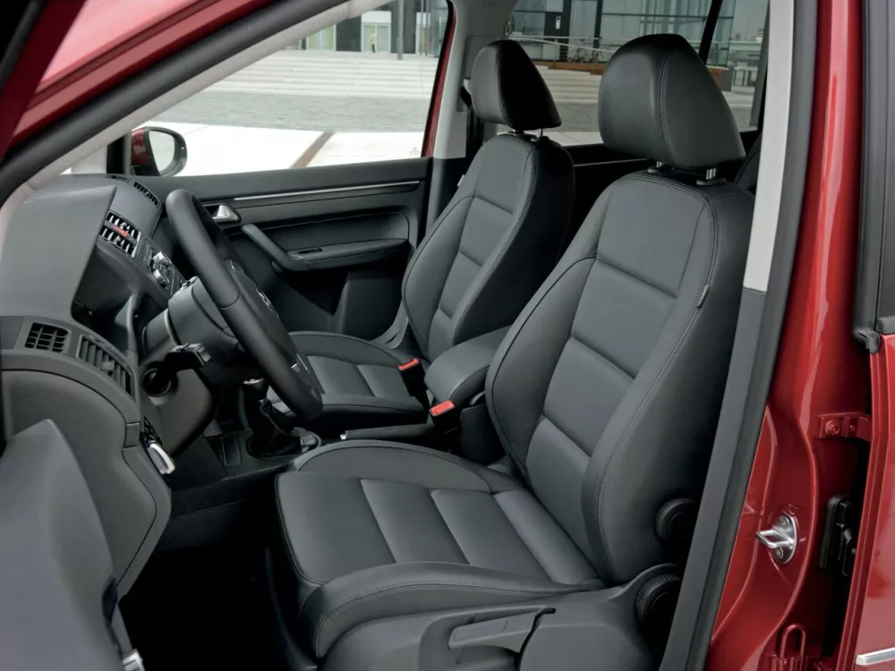 Автомобиль Volkswagen Touran I Рестайлинг 2 Компактвэн