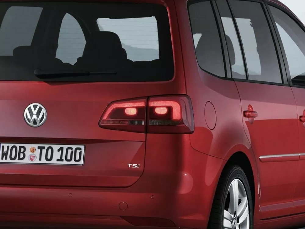 Автомобиль Volkswagen Touran I Рестайлинг 2 Компактвэн