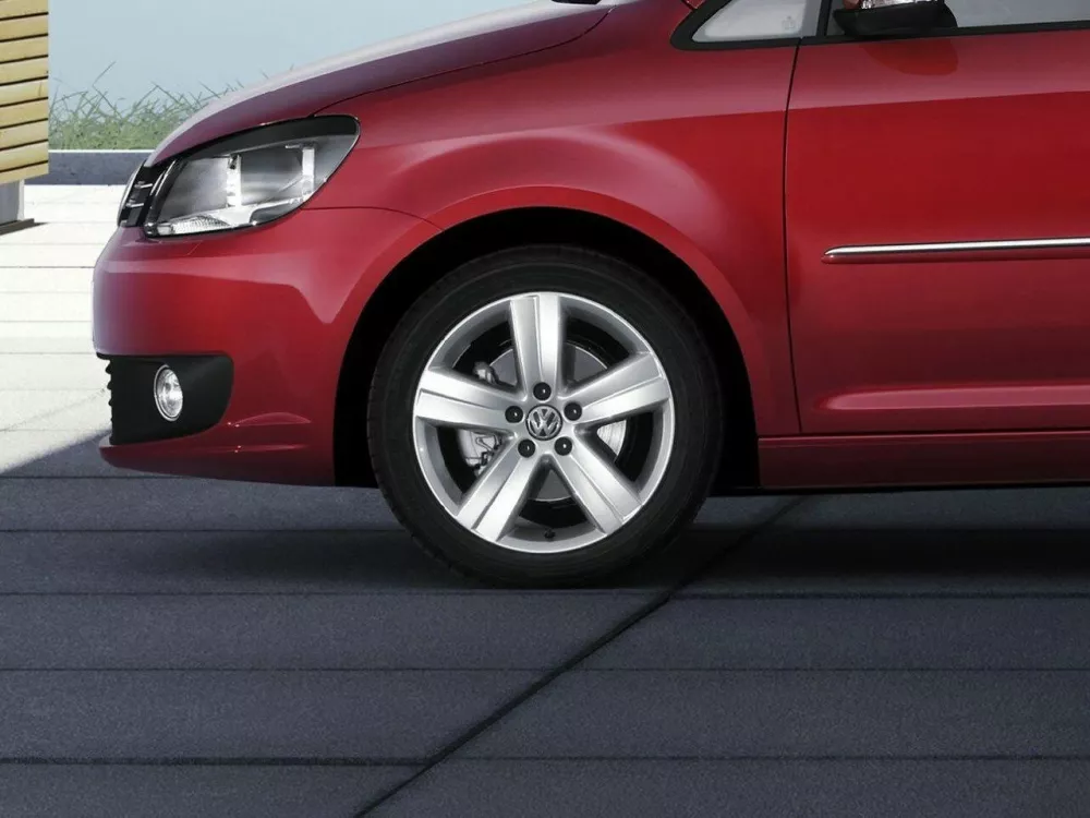 Автомобиль Volkswagen Touran I Рестайлинг 2 Компактвэн