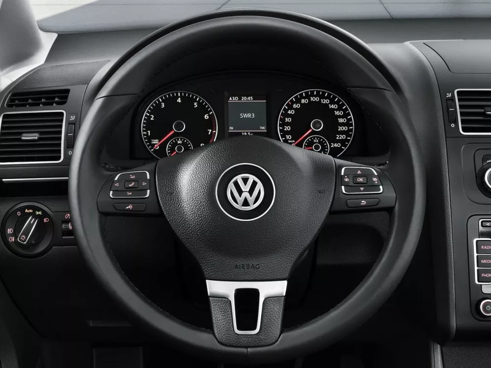 Автомобиль Volkswagen Touran I Рестайлинг 2 Компактвэн