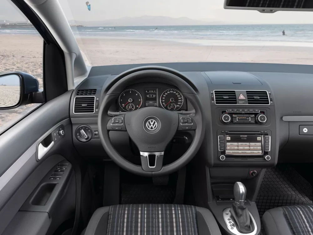 Автомобиль Volkswagen Touran I Рестайлинг 2 Компактвэн Cross