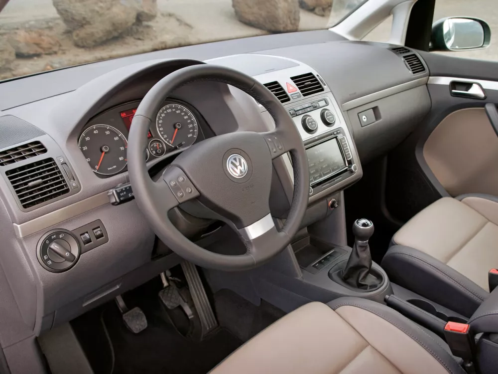Автомобиль Volkswagen Touran I Рестайлинг Компактвэн