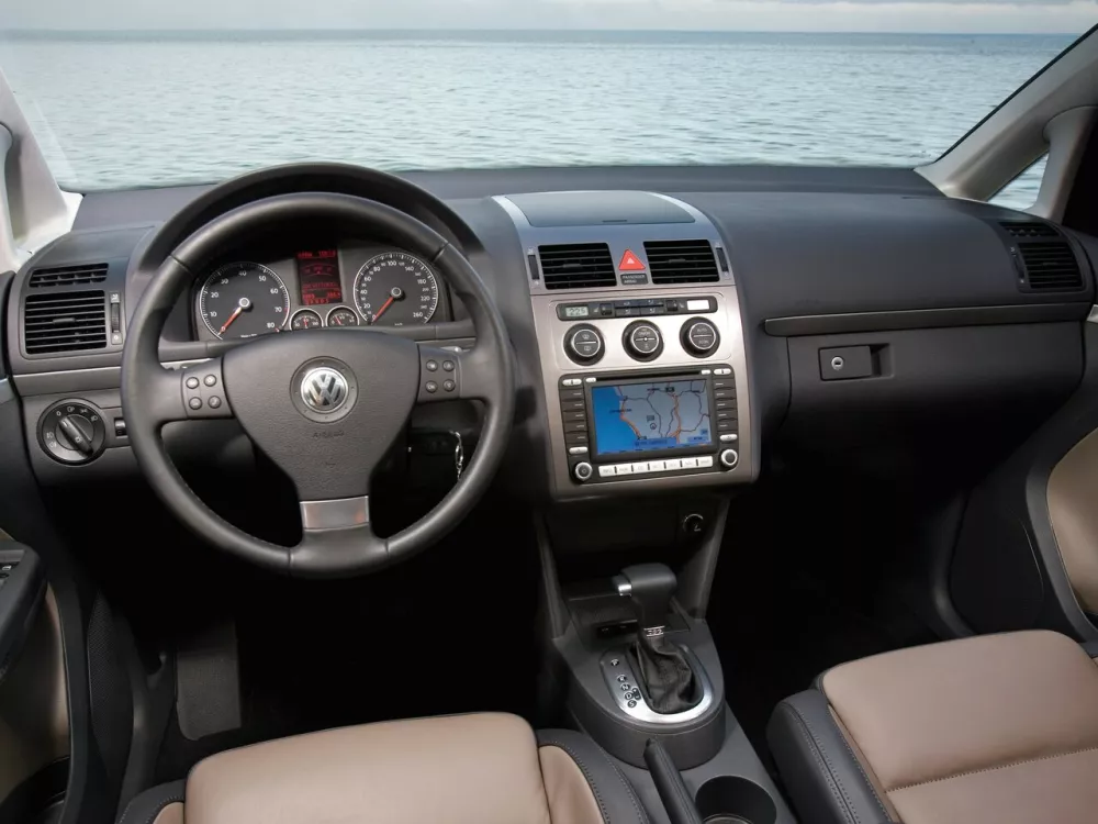 Автомобиль Volkswagen Touran I Рестайлинг Компактвэн
