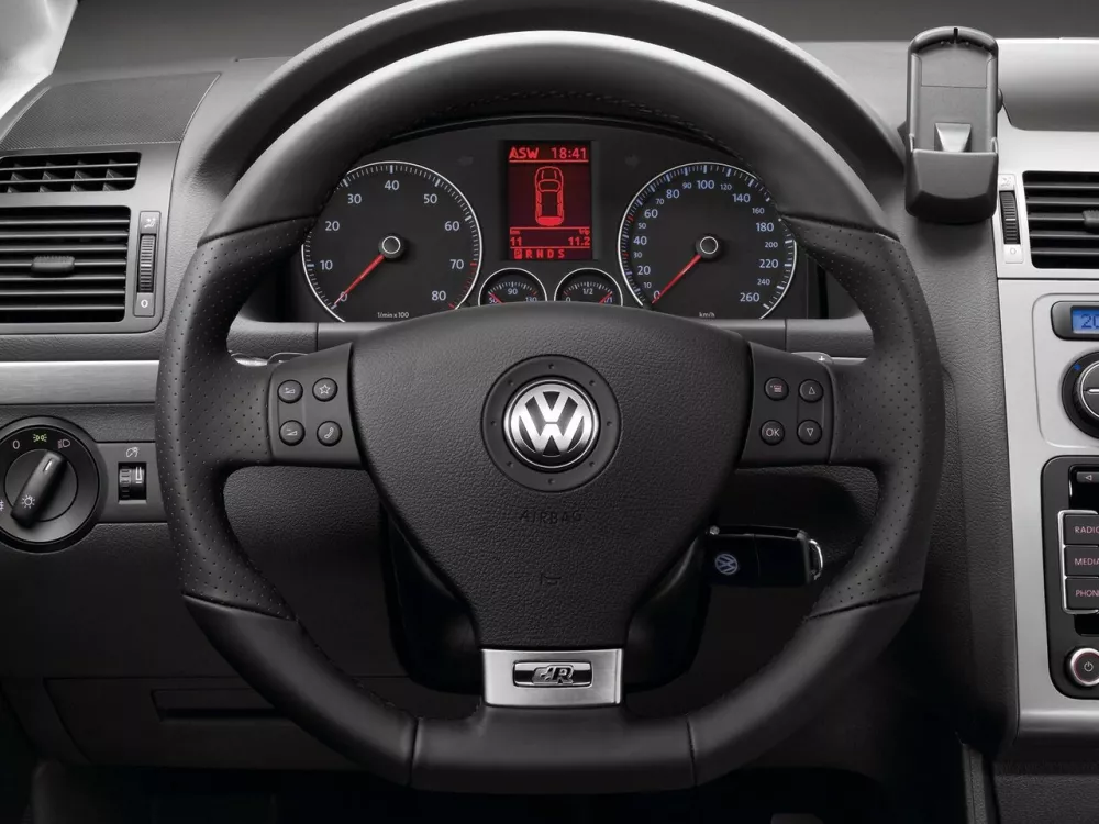 Автомобиль Volkswagen Touran I Рестайлинг Компактвэн